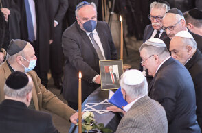 Σε βαρύ κλίμα η κηδεία του Μωυσή Ελισάφ στα Ιωάννινα