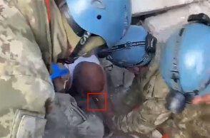 Με το τσιγάρο στο στόμα απεγκλωβίστηκε ζωντανός άνδρας στην Τουρκία μετά τον σεισμό