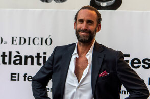 O Τζόζεφ Φάινς ανεβαίνει στο θεατρικό σανίδι