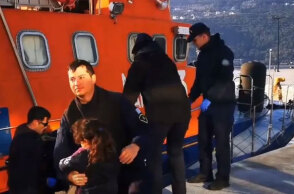 Λιμενικοί στη Σάμο έχουν απομακρύνει με ασφάλεια μετανάστες που κινδύνεψαν στη θάλασσα