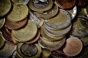 Δεν φθάνουν τα χρήματα για να βγει ο μήνας για ένα στα δύο νοικοκυριά στην Ελλάδα