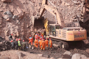 Διασώστες στην Κίνα αναζητούν επιζώντες σε ορυχείο άνθρακα που κατέρρευσε