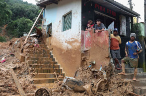 Σπίτια στη Βραζιλία μέσα στις λάσπες και τα χώματα μετά τις κατολισθήσεις