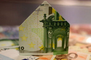 Τα «κόκκινα» δάνεια προβληματίζουν το Υπουργείο Οικονομικών