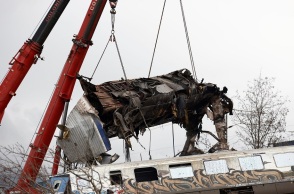 Τέμπη - Σύγκρουση τρένων: Θα γίνει τεμαχισμός του τρίτου βαγονιού 