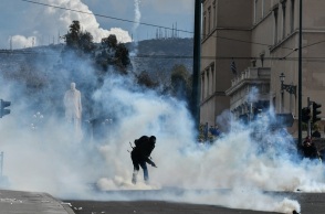 Τέμπη: Επεισόδια στο Σύνταγμα στο συλλαλητήριο