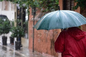 Καιρός: Καταιγίδες και μικρή άνοδος της θερμοκρασίας τη Δευτέρα