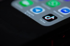 ΗΠΑ: Το TikTok «προκαλεί» ανησυχίες για την εθνική ασφάλεια, δηλώνει ο διευθυντής του FBI