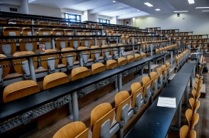 Κενές θέσεις σε αμφιθέατρο Πανεπιστημίου