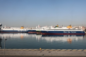 Δεμένα πλοία στο λιμάνι του Πειραιά