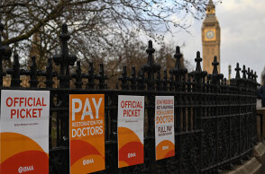Απεργούν οι γιατροί στη Βρετανία ζητώντας αυξήσεις