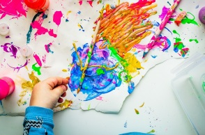Παιδική ζωγραφική: Τι βλέπουν οι μεγάλοι στις ζωγραφιές των παιδιών