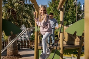 Μεταξουργείο: Νέα, σύγχρονη και εξοπλισμένη παιδική χαρά από τον δήμο Αθηναίων