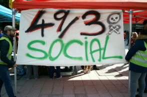 Μαζικά στους δρόμους οι Γάλλοι κατά Μακρόν και ασφαλιστικού - Επεισόδια στο Παρίσι