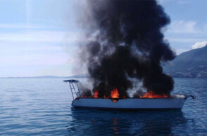 Φωτιά σε θαλαμηγό στη Λευκάδα