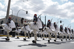 Τσολιάδες στην παρέλαση για την 25η Μαρτίου