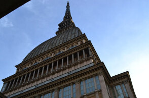 Το κτίριο Μόλε Αντονελιάνα στο Τορίνο