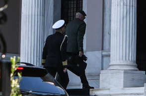 Ο αρχηγός ΓΕΕΘΑ προσέρχεται στη συνεδρίαση του ΚΥΣΕΑ