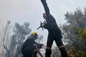 Φωτιά τώρα στο Δερβένι Κορινθίας