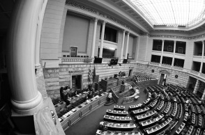 Ένα ακροδεξιό σκιάχτρο με 13% στη Βουλή   