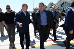 Ελληνοτουρκικά: Παναγιωτόπουλος - Ακάρ μαζί στις σεισμόπληκτες περιοχές της Τουρκίας