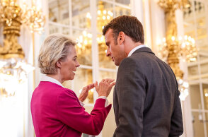 Ούρσουλα φον ντερ Λάιεν και Εμανουέλ Μακρόν