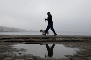 Καιρός: Πέφτει η θερμοκρασία - Βροχές και καταιγίδες