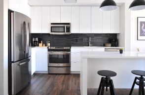 Πιερρακάκης: Από τις αρχές Ιουνίου οι αιτήσεις επιδότησης για την «έξυπνη» πολυκατοικία