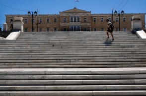 ΔΝΤ: Πρωτογενές πλεόνασμα και σταθερή μείωση του χρέους προβλέπει για την Ελλάδα