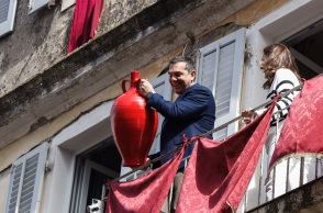 Τσίπρας: Πρώτη Ανάσταση στην Κέρκυρα - Με την ευχή να ακολουθήσουν κι άλλες