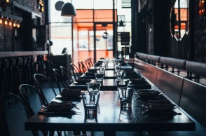 ΑΑΔΕ: Φοροδιαφυγή άνω των 600.000 από γνωστό bar restaurant στη Γλυφάδα