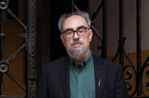 Γιώργος Σκαμπαρδώνης - Ήλιος με Ξιφολόγχες: Βιβλιοπαρουσίαση του νέου μυθιστορήματος του συγγραφέα, που κυκλοφορεί από τις εκδόσεις Πατάκη