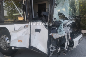 Λεωφορείο των ΚΤΕΛ συγκρούστηκε με δύο ΙΧ στον Πλαταμώνα