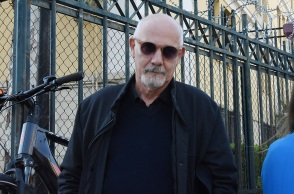 Ο Γιώργος Κιμούλης έξω από τα δικαστήρια