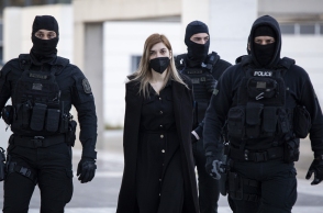 Η Ρούλα Πισπιρίγκου προσέρχεται στο δικαστήριο