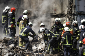 Ουκρανοί διασώστες στην πόλη Ουμάν