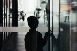 Κρήτη: Πατριός βίαζε και εξέδιδε τον γιο της συντρόφου του