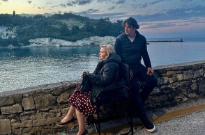 O Χριστόφορος Παπακαλιάτης και η Μαρία Καβογιάννη στα γυρίσματα του β' κύκλου του Maestro στους Παξούς