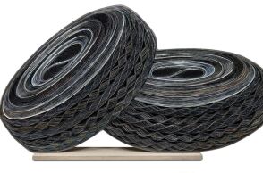 Pavlos (1930-2019), Δύο λάστιχα, χαρτί αφίσας και plexiglass, 144 X80cm