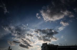 Ήλιος με σύννεφα