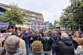 Συγκέντρωση των συγγενών των θυμάτων των Τεμπών στις Σέρρες