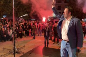 Με πυρσούς η προεκλογική συγκέντρωση του Στέφανου Παραστατίδη στην πλατεία Ειρήνης στο Κιλκίς