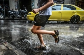 Καιρός σήμερα: Τοπικές βροχές και καταιγίδες τη Δευτέρα 