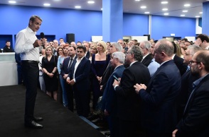 Μητσοτάκης σε βουλευτές ΝΔ: «Ηττήθηκε η τοξικότητα - Αυτοδύναμη Νέα Δημοκρατία»