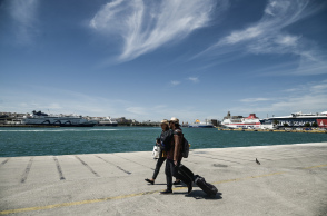 Εκδρομείς στο λιμάνι του Πειραιά