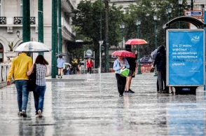 Καιρός αύριο: Βροχές και μπόρες ακόμα και στην Αττική