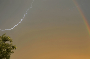 Κεραυνός και ουράνιο τόξο