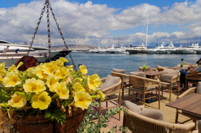 Ηλιόλουστο πρωινό (με λίγα σύννεφα) στη Μαρίνα Φλοίσβου