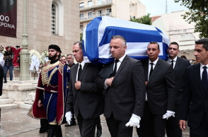 Γιάννης Μαρκόπουλος: Σε κλίμα συγκίνησης η κηδεία του εμβληματικού μουσικοσυνθέτη