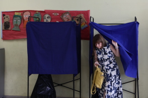 H Kατερίνα Σακελλαροπούλου στην κάλπη